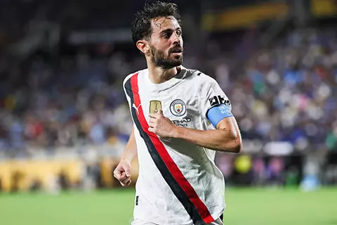 عقبة وحيدة تفصل نجم مانشستر سيتي عن الانتقال للدوري الإيطالي